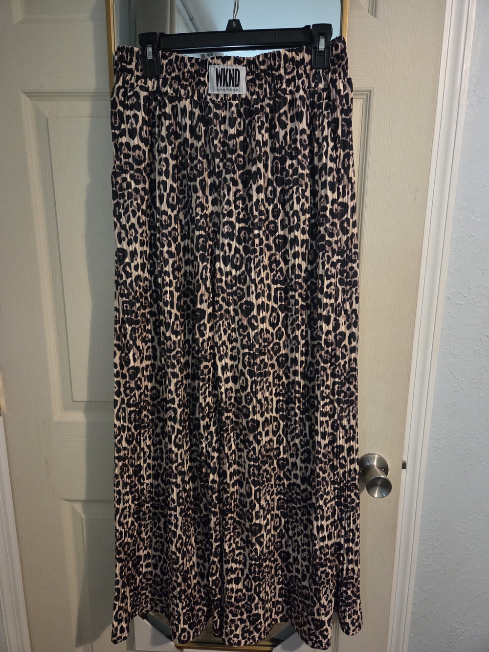 WKND Leopard Wide-Leg Plissé Pants in Beige/Black-L - Picture 4 of 8